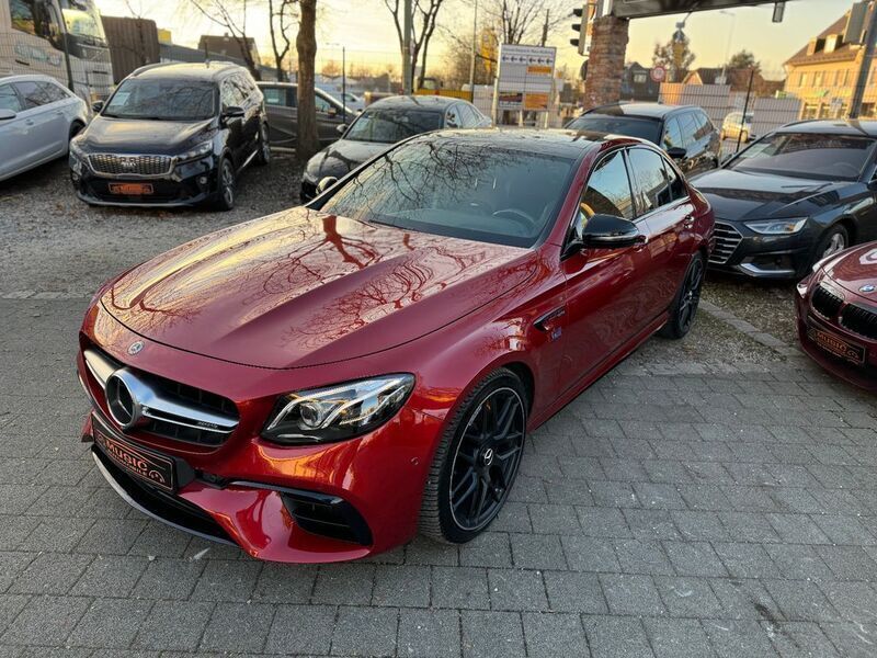 Hyazinthrot metalliclack Gebraucht 2019 Mercedes E63 AMG AMG Limousine | 72.450 € (Teuer) - Bild 1/4