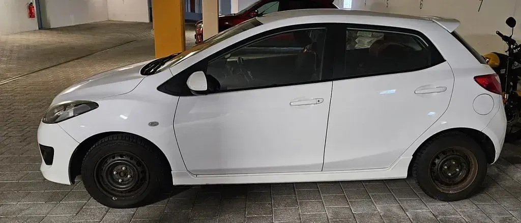 Gebraucht Mazda 2 Inclusive 103 PS (75 kW) 2009 Weiß Kleinwagen