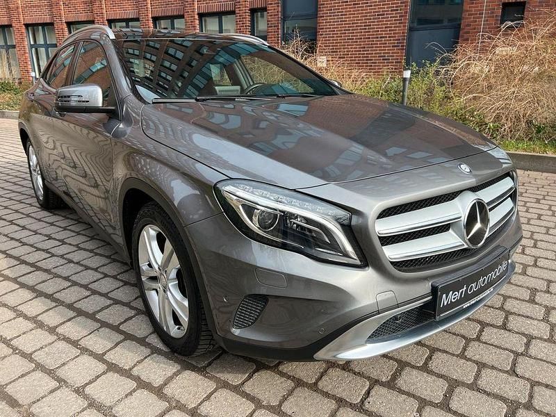 Gebraucht Mercedes GLA250 211 PS (155 kW) 2016 Mountaingrau (metallic) SUV
