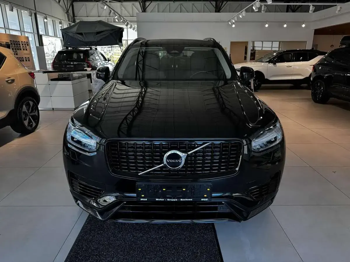 Gebraucht Volvo XC90 Plus 335 PS (246 kW) 2023 Onyx black / metallic SUV