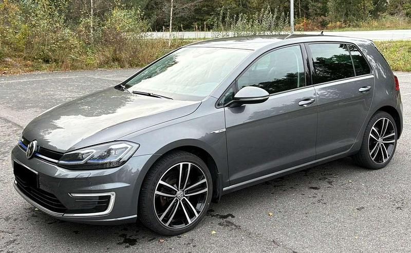 Grau Gebraucht 2020 VW e-Golf Exclusive Kleinwagen | 11.990 € (Guter Preis) - Bild 1/4