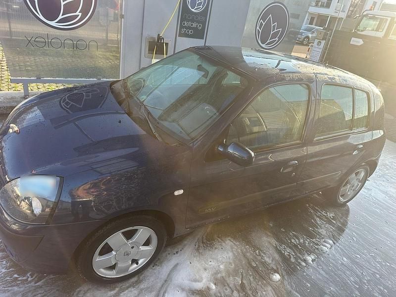 Gebraucht Renault Clio II 75 PS (55 kW) 2004 Blau Kleinwagen