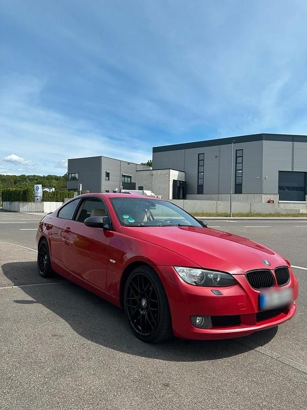 Gebraucht BMW 325 218 PS (160 kW) 2007 Rot Coupé