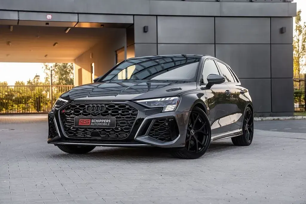 Gebraucht Audi RS3 Sport 400 PS (294 kW) 2024 Grau Limousine