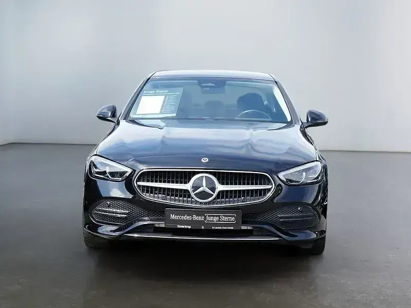 Gebraucht Mercedes C200 Avantgarde 204 PS (150 kW) 2022 Schwarz Limousine