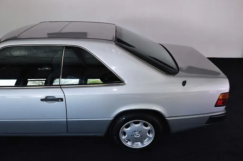 Gebraucht Mercedes 230 132 PS (97 kW) 1989 Brillantsilber Coupé