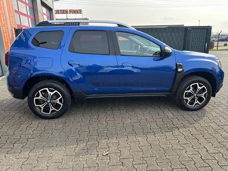 Gebraucht Dacia Duster Celebration 101 PS (74 kW) 2020 Blau SUV