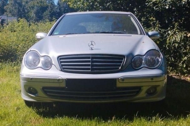 Silber Gebraucht 2006 Mercedes C180 Elegance Limousine | 4.999 € (Etwas zu teuer) - Bild 1/4