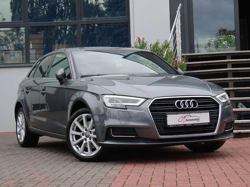 Grau Gebraucht 2019 Audi A3 Sportback Design Kleinwagen | 17.490 € (Fairer Preis) - Bild 1/3