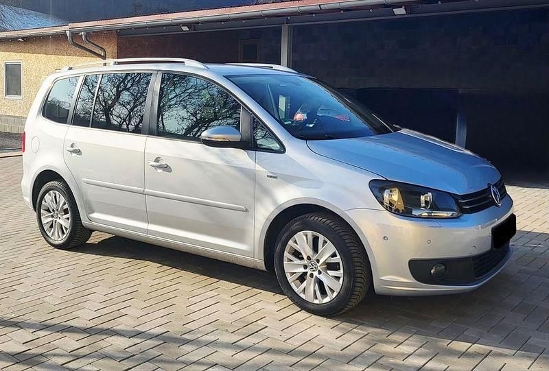 Gebraucht VW Touran Life 140 PS (102 kW) 2013 Silber Van / Kleinbus