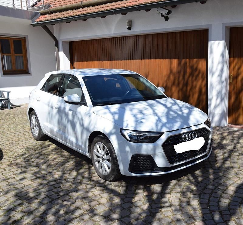 Weiß Gebraucht 2023 Audi A1 Sportback Advanced Plus Kleinwagen | 23.500 € (Guter Preis) - Bild 1/4