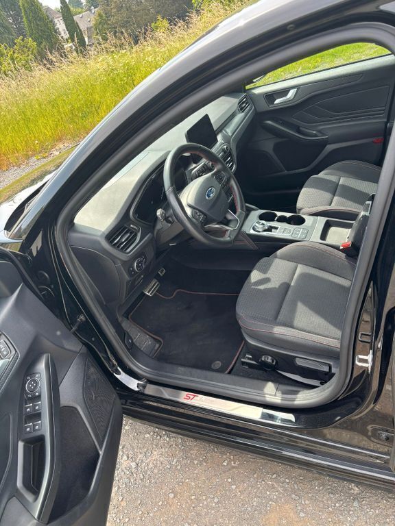 Schwarz Gebraucht 2018 Ford Focus ST-Line Limousine | 13.500 € (Guter Preis) - Bild 1/4
