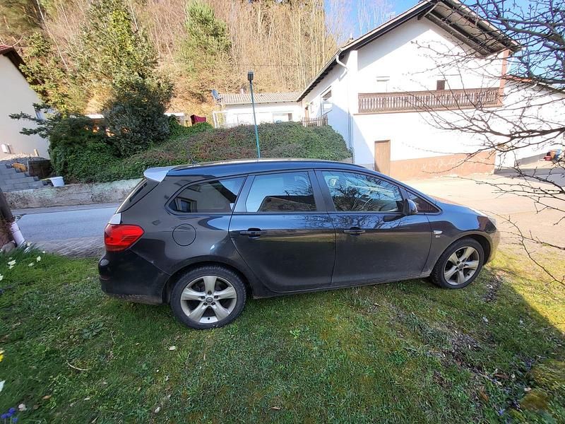 Gebraucht Opel Astra 125 PS (91 kW) 2012 Schwarz Kombi