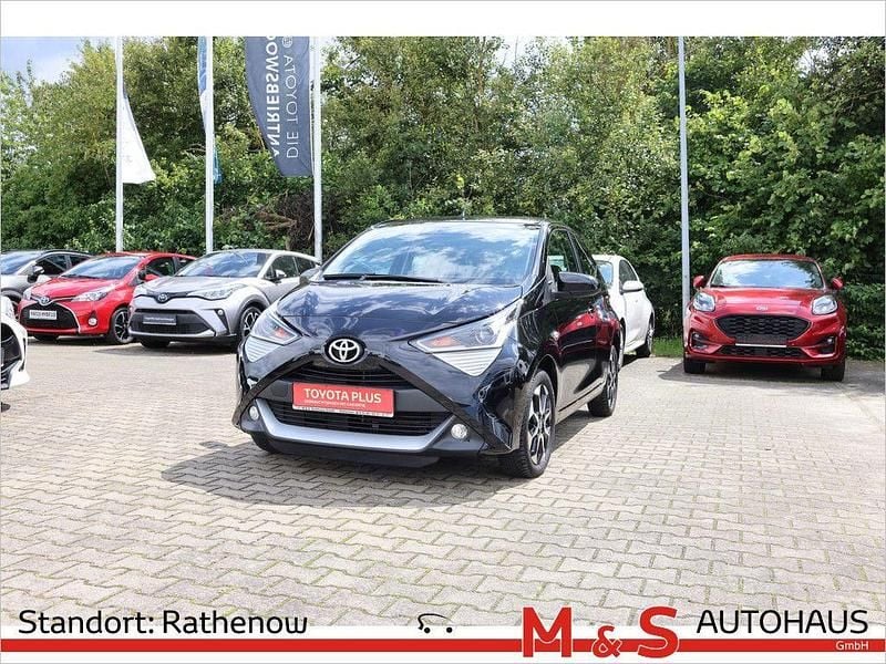 Schwarz Gebraucht 2021 Toyota Aygo X-play Kleinwagen | 9.990 € (Guter Preis) - Bild 1/4