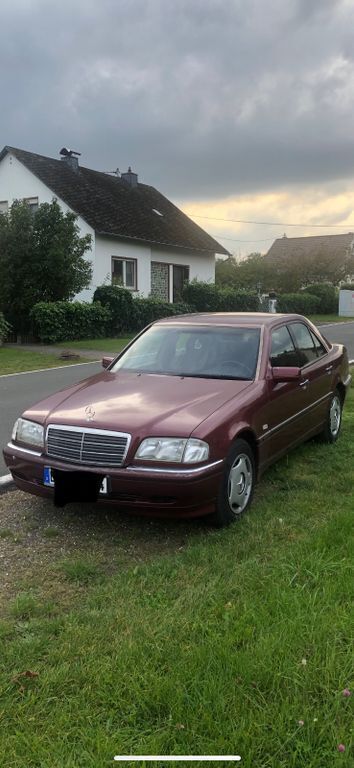 Rot Gebraucht 1999 Mercedes C180 Elegance Limousine | 3.200 € (Guter Preis) - Bild 1/4
