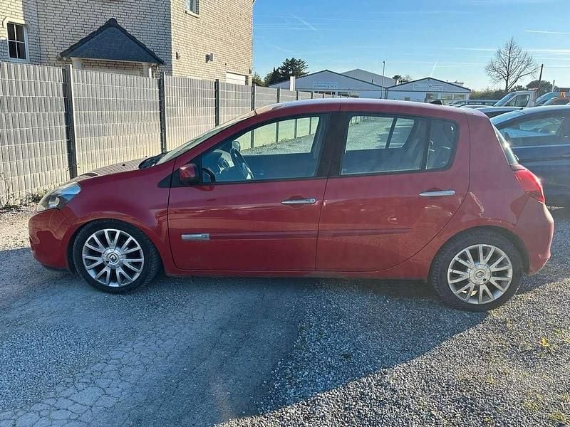 Gebraucht Renault Clio II 101 PS (74 kW) 2009 Rot Kleinwagen