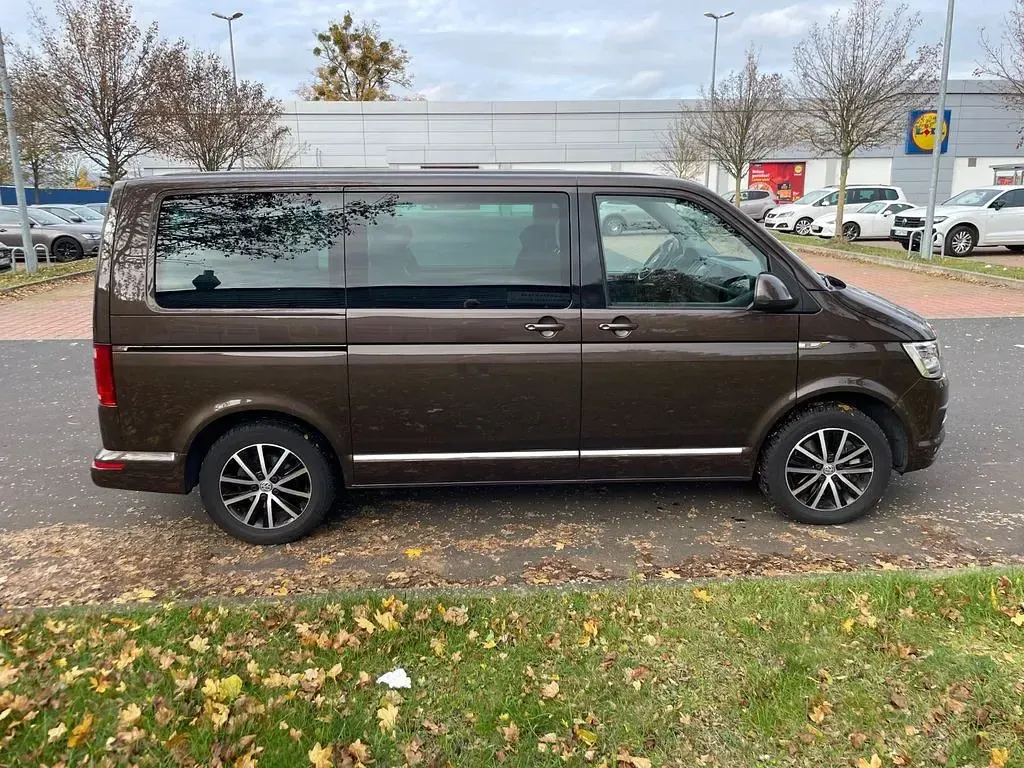 Gebraucht VW Caravelle 204 PS (150 kW) 2016 Braun Van