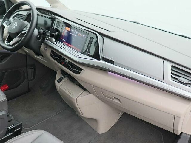 Gebraucht VW Multivan Life 150 PS (110 kW) 2024 Reflexsilber metallic Van / Kleinbus