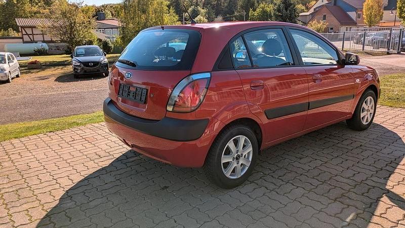 Gebraucht Kia Rio EX 97 PS (71 kW) 2008 Rot Limousine