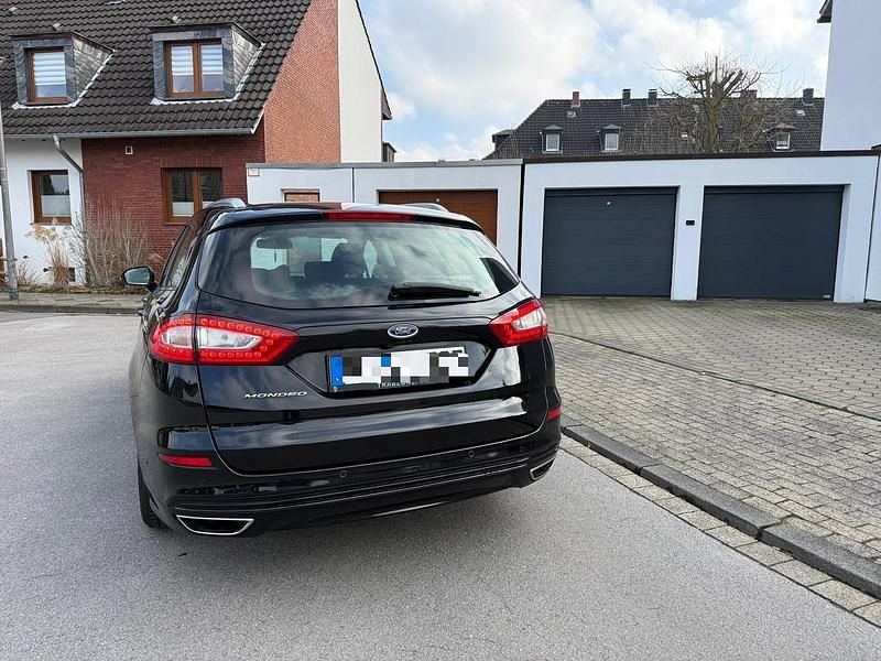 Gebraucht Ford Mondeo Titanium 180 PS (132 kW) 2015 Schwarz Kombi