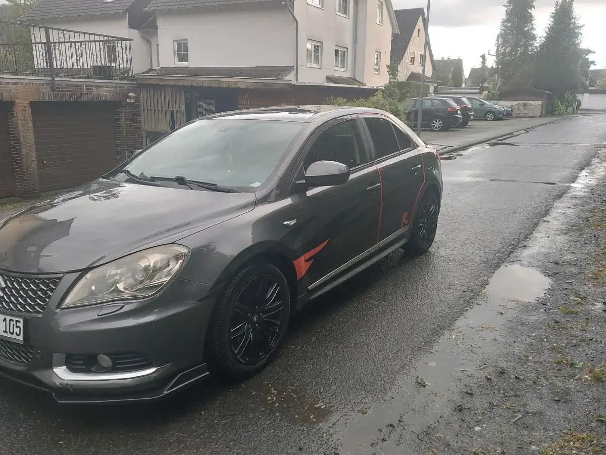 Gebraucht Suzuki Kizashi 178 PS (130 kW) 2012 Grau Limousine