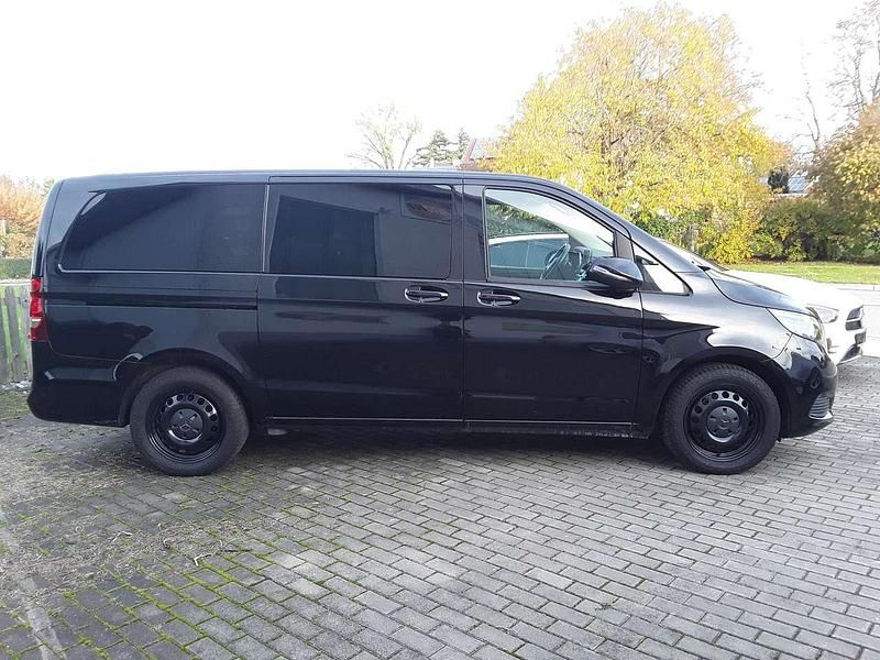 Gebraucht Mercedes V220 163 PS (119 kW) 2018 Schwarz Van / Kleinbus