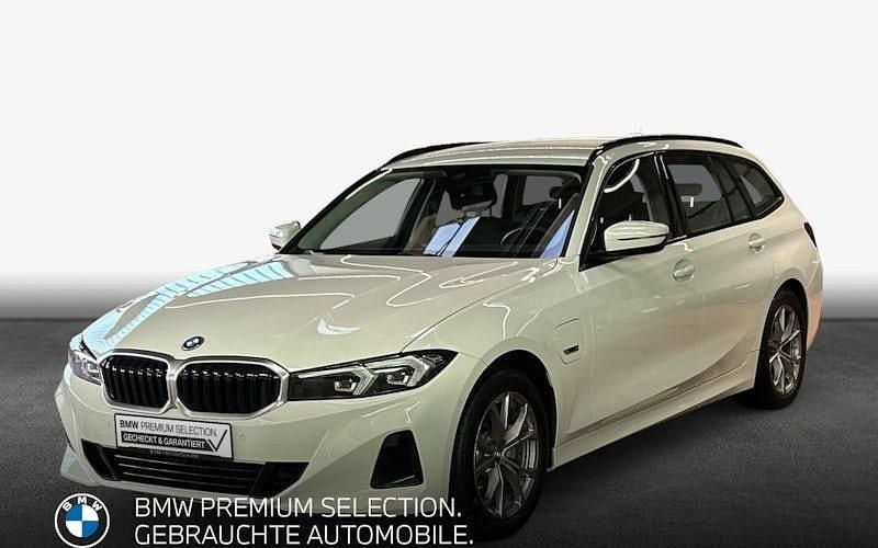 Weiß Gebraucht 2022 BMW 320e Kombi | 26.990 € (Guter Preis) - Bild 1/4
