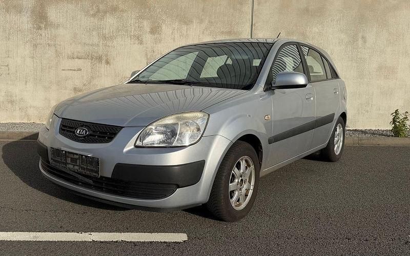 Silber Gebraucht 2006 Kia Rio Limousine | 2.100 € (Guter Preis) - Bild 1/4