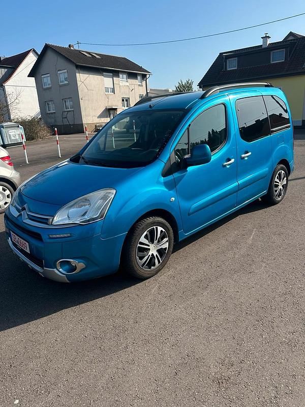 Gebraucht Citroën Berlingo 92 PS (67 kW) 2014 Blau Van / Kleinbus
