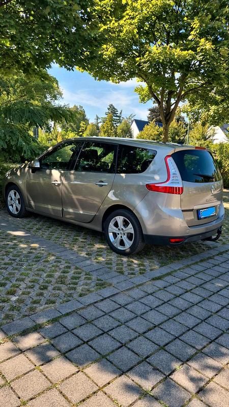 Gold Gebraucht 2010 Renault Scénic III Van / Kleinbus | 5.350 € (Teuer) - Bild 1/4