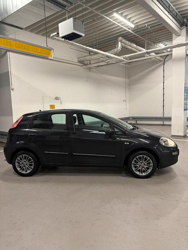 Gebraucht Fiat Punto 70 PS (51 kW) 2011 Schwarz Kleinwagen