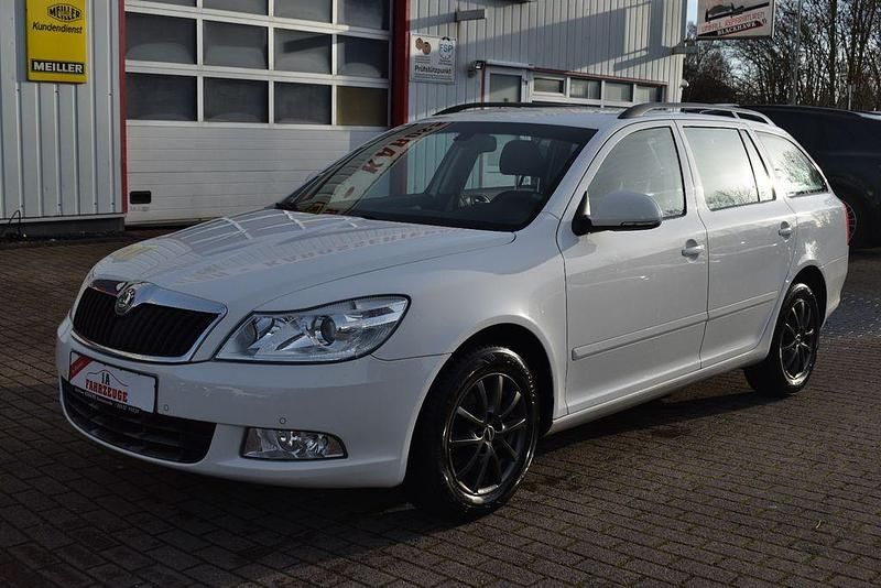 Weiß Gebraucht 2009 Skoda Octavia Ambiente Kombi | 4.390 € (Guter Preis) - Bild 1/4