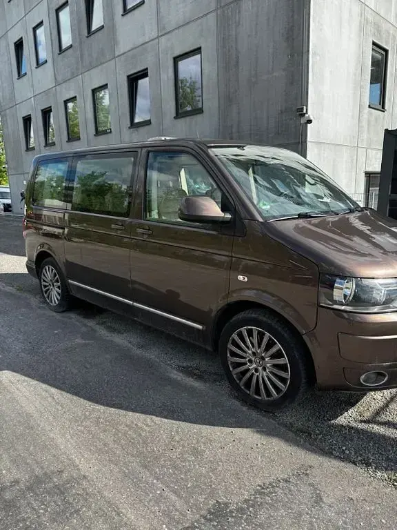 Gebraucht VW Multivan 179 PS (131 kW) 2010 Braun Van / Kleinbus