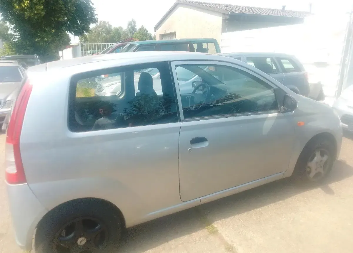 Gebraucht Daihatsu Cuore 60 PS (44 kW) 2004 Grau Kleinwagen