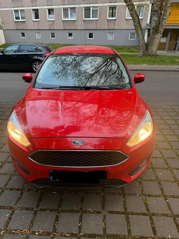 Second-hand Ford Focus 105 CP (77 kW) 2016 Roșu Break