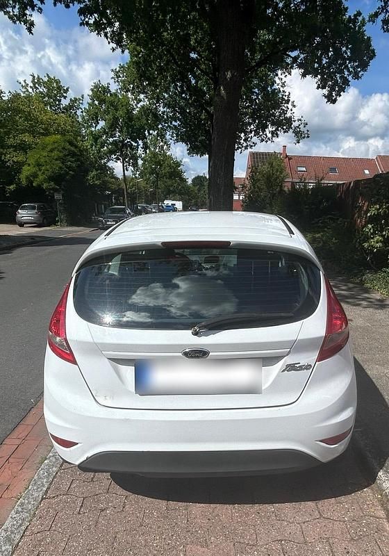 Gebraucht Ford Fiesta 70 PS (51 kW) 2011 Weiß Kleinwagen