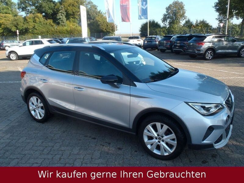 Urban silber (metallic) Gebraucht 2022 Seat Arona Xperience SUV | 18.979 € (Fairer Preis) - Bild 1/4