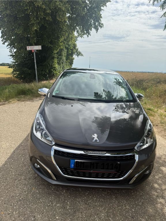 Grau Gebraucht 2019 Peugeot 208 Allure Kleinwagen | 11.000 € (Guter Preis) - Bild 1/4