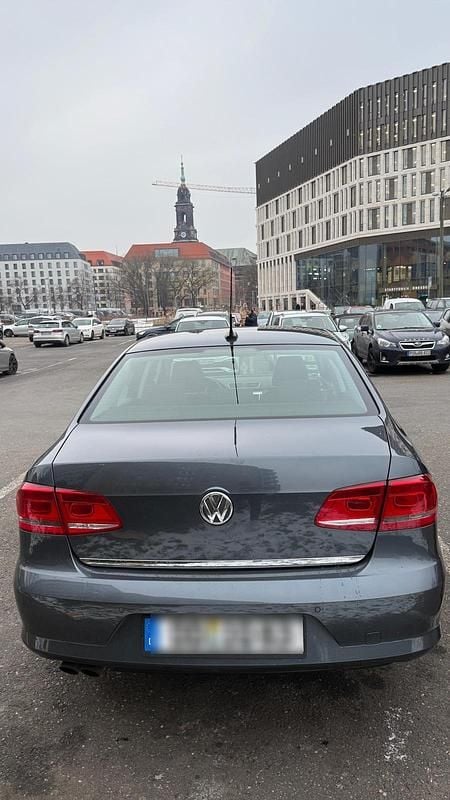 Gebraucht VW Passat 140 PS (102 kW) 2012 Silber Limousine