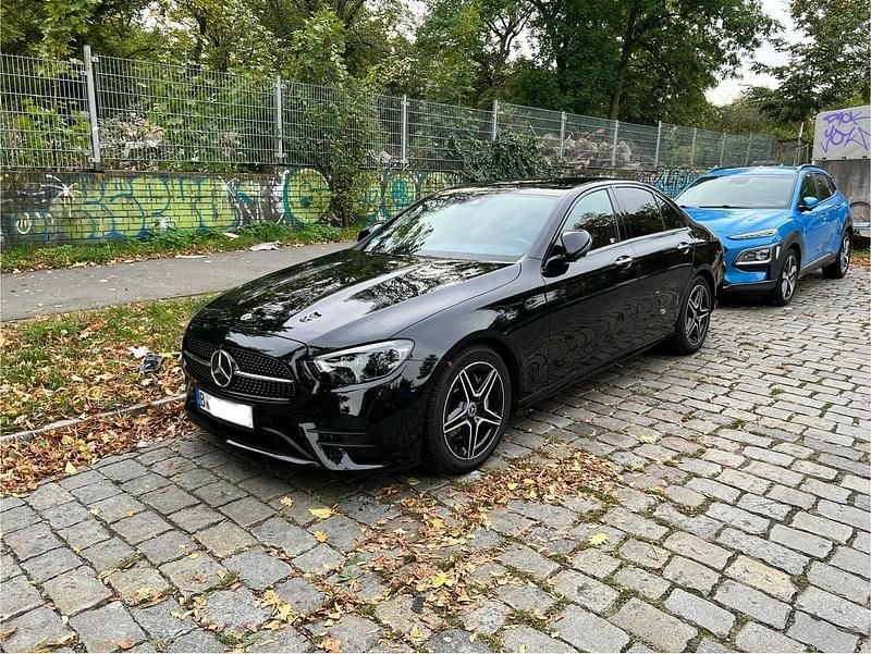 Schwarz Gebraucht 2021 Mercedes E200 AMG line Limousine | 36.000 € (Fairer Preis) - Bild 1/4
