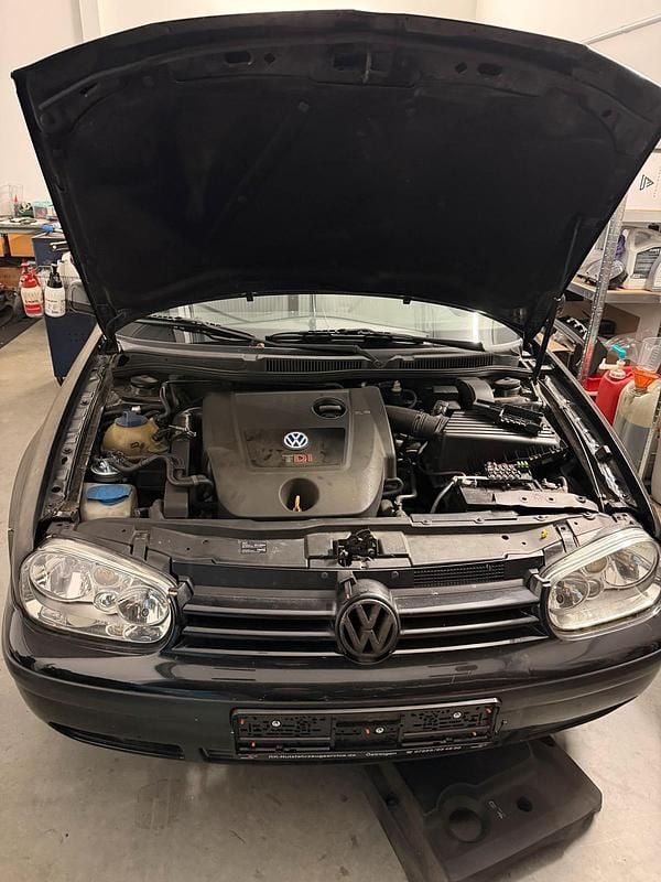Schwarz Gebraucht 2000 VW Golf IV Kleinwagen | 999 € (Superpreis) - Bild 1/4