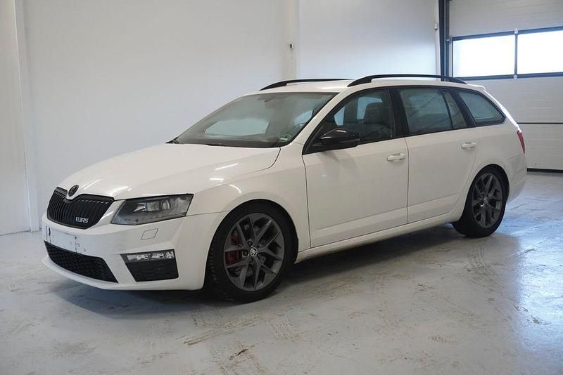 Weiß Gebraucht 2013 Skoda Octavia RS Limousine | 7.400 € (Etwas zu teuer) - Bild 1/4