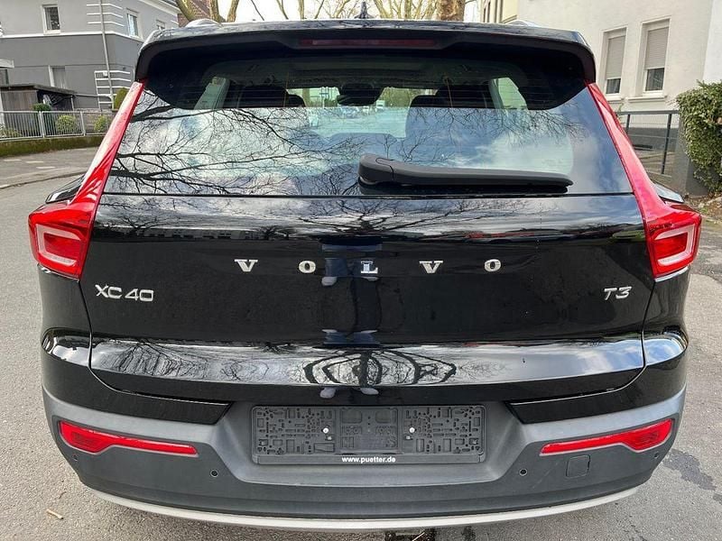 Gebraucht Volvo XC40 Momentum 163 PS (119 kW) 2019 Schwarz SUV