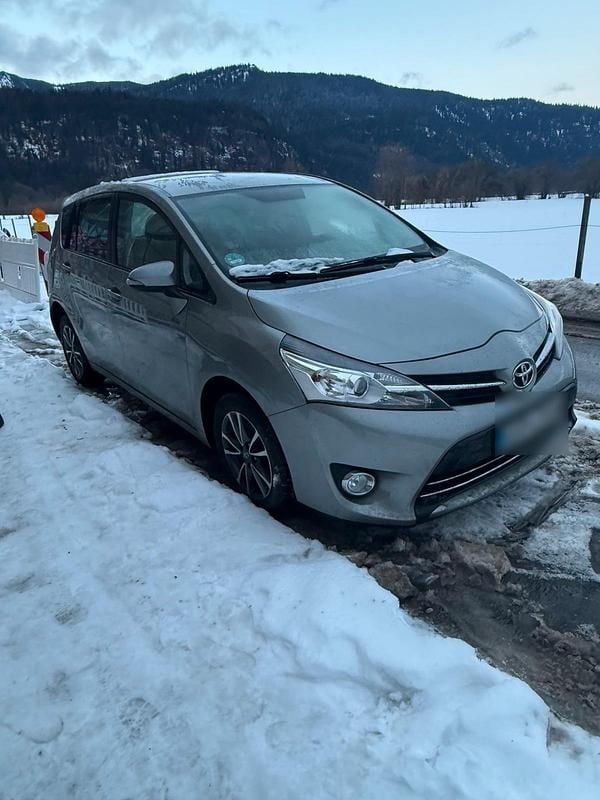 Grau Gebraucht 2014 Toyota Corolla Van / Kleinbus | 8.800 € (Etwas zu teuer) - Bild 1/4