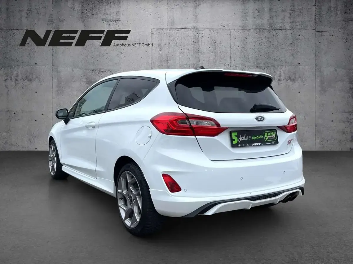 Gebraucht Ford Fiesta 200 PS (147 kW) 2018 Frostweiß Kleinwagen