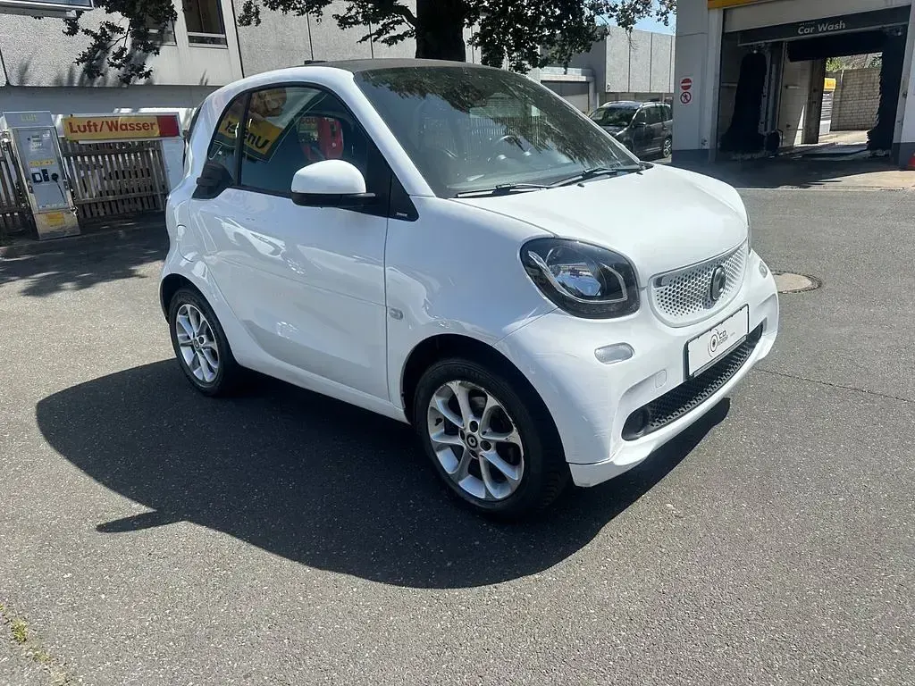 Gebraucht Smart ForTwo Coupé Basis 71 PS (52 kW) 2018 Weiß Coupé