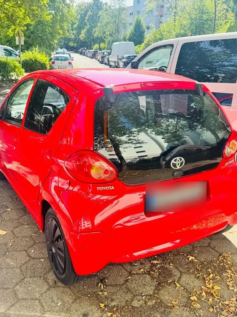 Gebraucht Toyota Aygo 68 PS (50 kW) 2007 Rot Kleinwagen