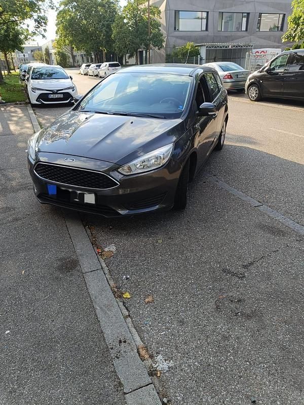 Andere farben Gebraucht 2015 Ford Focus Kombi | 3.000 € (Fairer Preis) - Bild 1/4
