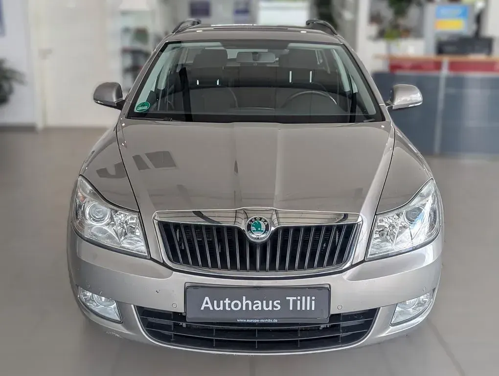 Gebraucht Skoda Octavia Elegance 122 PS (89 kW) 2012 Beige Kombi