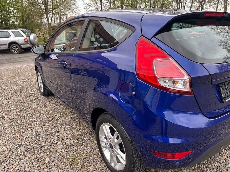 Gebraucht Ford Fiesta Celebration 82 PS (60 kW) 2017 Blau Kleinwagen